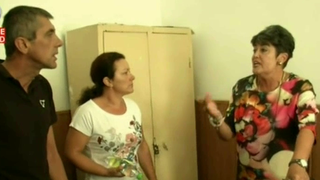 Inceput de scoala cu scandal la Craiova. Parintii sunt revoltati din cauza unei profesoare care l-a pus pe un copil sa care matura de la scoala acasa si invers un semestru intreg