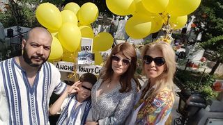 Imagini dramatice, la trei ani de la moartea lui Ionut Anghel! Fratele mai mare al baiatului ucis de caini a imbratisat crucea si i-a sarutat fotografia