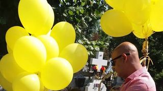 Fratele lui Ionut i-a sarutat fotografia de pe cruce