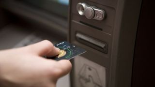 Hoti bulgari care clonau carduri, prinsi de politistii romani