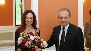 Sotia lui Emil Boc scrie poezii si e profesor universitar! Cati bani ia nevasta primarului Clujului de la Universitatea Babes Bolyai