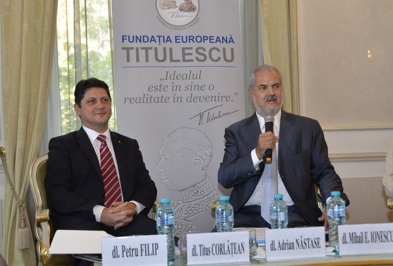 Adrian Nastase, alaturi de Titus Corlatean, la un eveniment organizat de Fundatia Europeana Titulescu