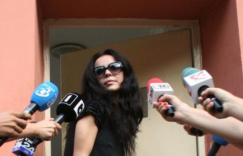 Andreea Marta, a doua sotie a lui Codrut Marta, a fost implicata intr-un dosar de proxenetism pentru care a primit o condamnare de 3 ani de inchisoare cu suspendare