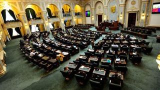 Aerul conditionat, cea mai mare problema a parlamentarilor. "Vrem sa ne facem datoria, dar vrem sa o facem in conditii optime!"