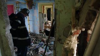 Explozie intr-un bloc din Busteni. Doi oameni sunt raniti si au arsuri pe 30 la suta din suprafata corpului