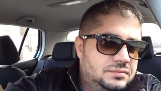 Interlopul care a umilit Politia Romana s-a intors acasa dupa ce i s-a prescris condamnarea. Fiul sau a transmis live pe Facebook momentul in care a ajuns in tara