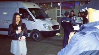 Doi jurnalisti au fost spulberati de o masina pe podul Ciurel, in timp ce filmau un reportaj