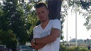 De aproape zece zile nu se stie nimic despre soferul fara permis care a ucis doi copii din Galati. Oamenii spun ca barbatul ar fi fugit din tara