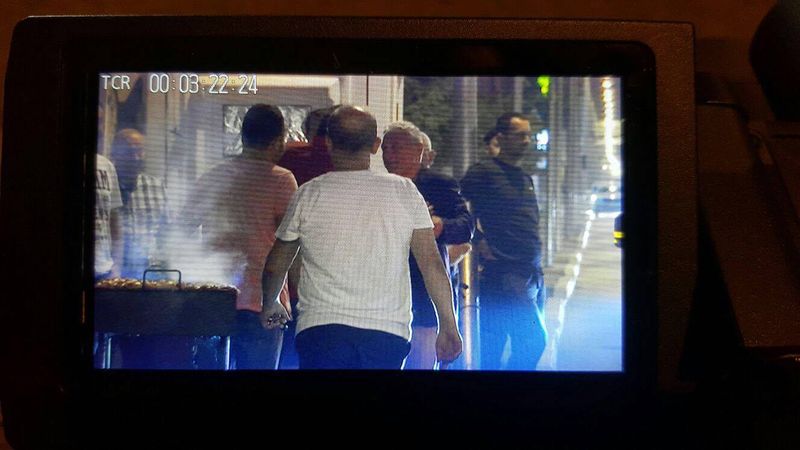 Gratarele au sfarait toata seara in cinstea venirii acasa a lui Giovanni