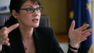 Mioara Mantale a ocupat mai multe functii importante in politica