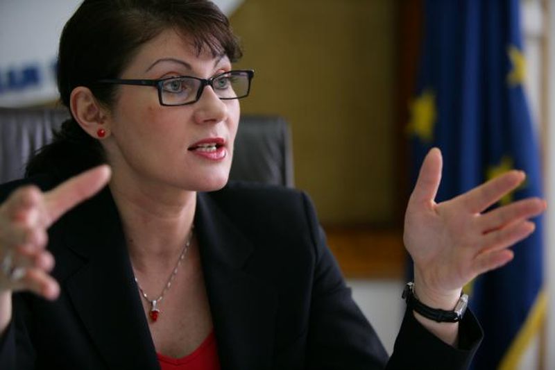 Mioara Mantale a ocupat mai multe functii importante in politica