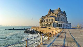 Cazinoul din Constanta va fi reabilitat! Investitia se ridica la aproape 10 de milioane de euro si ar putea incepe anul viitor. Astazi, cladirea a fost deschisa publicului