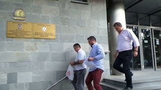 Un primar a fost retinut, dupa ce a inervenit ca fiul sau sa ia note mari la Evaluarea Nationala. "Lucrările aceluiaşi elev aveau scrisuri diferite" spun inspectorii scolari