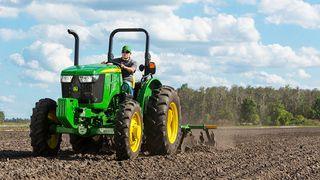 Ce alcoolemie avea un sofer din Dolj care conducea un tractor pe drumurile publice. Politistii s-au speriat