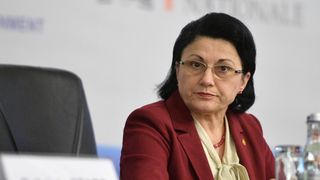 "Ecaterina Andronescu incearca sa mentina politizarea conducerii scolilor". USR si PLN acuza PDS-ul ca nu vrea sa depolitizeze scolile