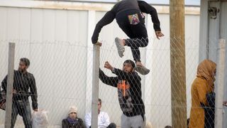 De frica migrantilor, locuitorii din Timis se inchid in locuinte, ca nu cumva sirienii sau afganii sa intre peste ei si sa ii atace