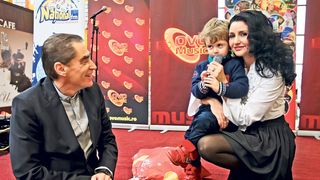 Petre Roman, alaturi de fiul sau si de Silvia Chifiriuc