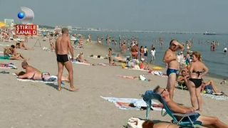 Vreme perfecta pe litoral. Turistii s-au relaxat, in statiunea Mamaia, la 30 de grade Celsius.