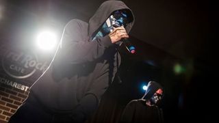 Carla's Dreams a oprit concertul de la Targoviste din cauza un spectator cu dare de mana. Gestul lui i-a facut pe membrii trupei sa paraseasca scena