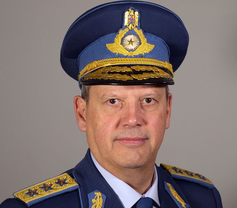 Dumitru Prunariu are gradul de general-locotenent in rezerva