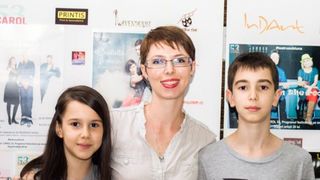 O mama care isi educa copiii in sistemul homeschooling spune de ce a ales asta si de ce este extrem de incantata. "Profesorii tot mai slabi m-au convins sa ii educ acasa!"