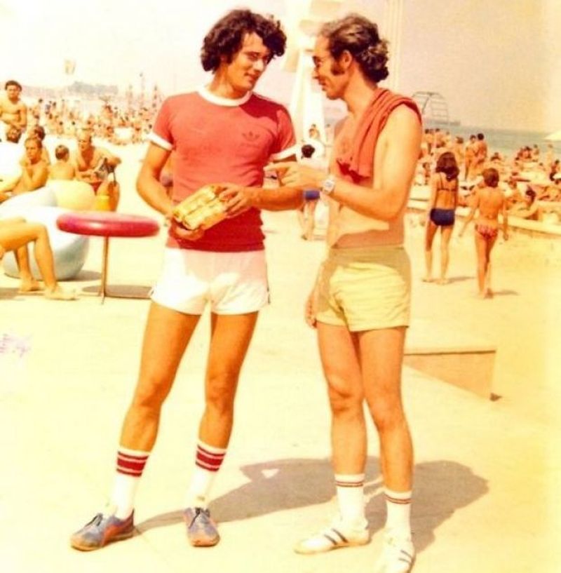 Rasvan Firea (stanga), in tinerete