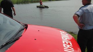 Trupurile părinţilor fetiţei &icirc;necate &icirc;ntr-o baltă dintr-o fostă balastrieră, găsite de echipele de căutare