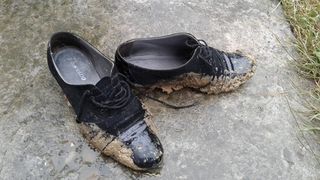 Cum arata pantofii unei profesoare de la Liceul Pedagogic din municipiul Botosani. Imaginile au devenit virale pe internet