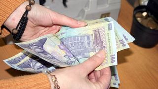 Desi are un cont de economii de 45.000 de euro, o pensionara din Iasi a beneficiat in ultimul an de ajutor social. Femeia nu a stiut ca suma de bani ar reprezenta un impediment