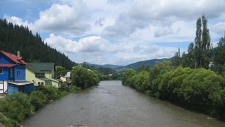 Doi copii de 12 ani, colegi de clasă, s-au &icirc;necat &icirc;ntr-un canal al r&acirc;ului Bistriţa; pompierii au recuperat doar trupul unuia din ei