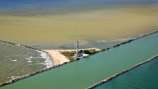 FOTO Imagini extraordinare cu locul in care Dunarea se varsa in mare la Sulina!