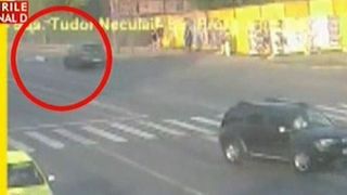 Accidentul teribil produs de un avocat celebru din Iaşi, suprins de camerele de supraveghere. Pe imagini se vede cum şoferul fuge imediat după impact