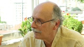 Ovidiu Schumacher, scriitorul din "Operatiunea Monstrul", a ajuns astazi profesor de actorie in Germania