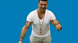 Si-a snopit in bataie iubita apoi i-a trimis o coroana de flori acasa. Campionul mindial la kickboxing, Marius Ursoi, s-a sinucis de teama sa nu intre la puscarie