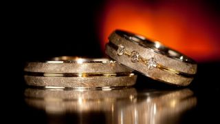 Proiect: Familia cu 3 copii şi tinerii p&acirc;nă &icirc;n 35 de ani care se căsătoresc primesc primă de 15.000 de lei de la stat