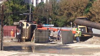 O macara de mare tonaj s-a prabusit la Eroilor, pe santierul de la metrou