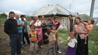Focarele de rujeola din Bistrita si Cluj au aparut in comunitati de romi cu copii nevaccinati. Autoritatile spun ca boala ar fi adusa din Italia