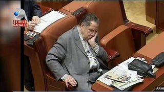 Cea mai buna meserie din Romania. Parlamentar. Lucrezi o zi jumate pe saptamana