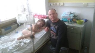 O fetita de 4 ani din Maramures a ajuns in stare grava la spital, dupa ce mama ei, insarcinata cu al patrulea copil, a batut-o crunt. Fata are ruptura de splina si fracturi multiple