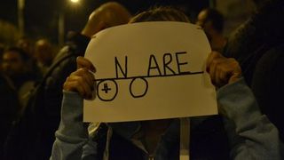 Peste 100 de persoane protestează pentru a doua zi consecutiv faţă de votul din Senat favorabil lui Gabriel Oprea