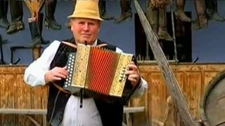 Povestea olandezului care traieste intr-o casa de pamant, in Transilvania. Delta Sicului a devenit casa lui si e locul unde a descoperit viata simpla, de la tara: "Asta e Romania mea!"