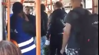 Comportamentul unor angajati ai Regiei de Transport Bucuresti care au socat calatorii dintr-un tramvai. "Zdrenta penala ce esti! O sa vezi acum ce patesti"