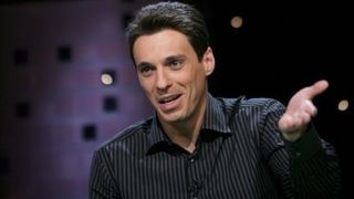 Mircea Badea premiat cu premiul "Libertatea presei pentru curaj" acordat de Fundatia Voiculescu. A primit si 50.000 de lei pe care i-a donat