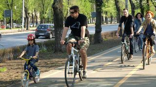 De astazi sunt disponibile primele statii automatizate de bike-sharing din Bucuresti. Iata de unde poti lua si cum poti folosi gratuit o bicicleta