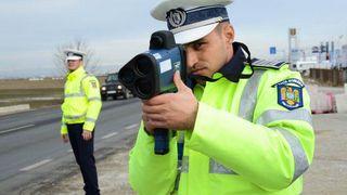 Politistii de la rutiera au surprins un tanar de 18 ani ruland cu o viteza naucitoare pe autostrada. Ce viteza avea. E record in Romania