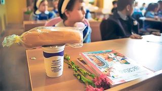 Elevii galateni nu primesc lapte si corn de la inceputul noului an scolar