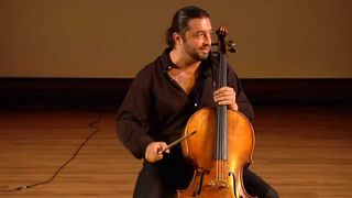 Imaginile dezastrului, dupa interventia mascatilor acasa la violoncelistul Adrian Naidin! Au distrus tot, l-au bagat in spital si apoi au "disparut"