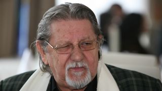 Actorul Sebastian Papaiani va fi inmormantat, astazi, la Cimitirul Bellu din Capitala. Rudele, prietenii si colegii de scena i-au adus un ultim omagiu