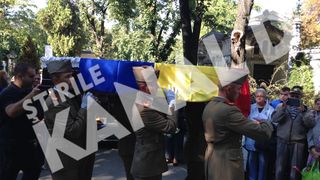 Sebastian Papaiani a fost inmormantat infasurat in tricolor! Actorul a fost condus pe ultimul drum in ropote de aplauze