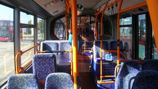 O fetita de trei luni a fost gasita moarta intr-un autobuz. Un barbat de 27 de ani si un altul de 52 de ani sunt principalii suspecti